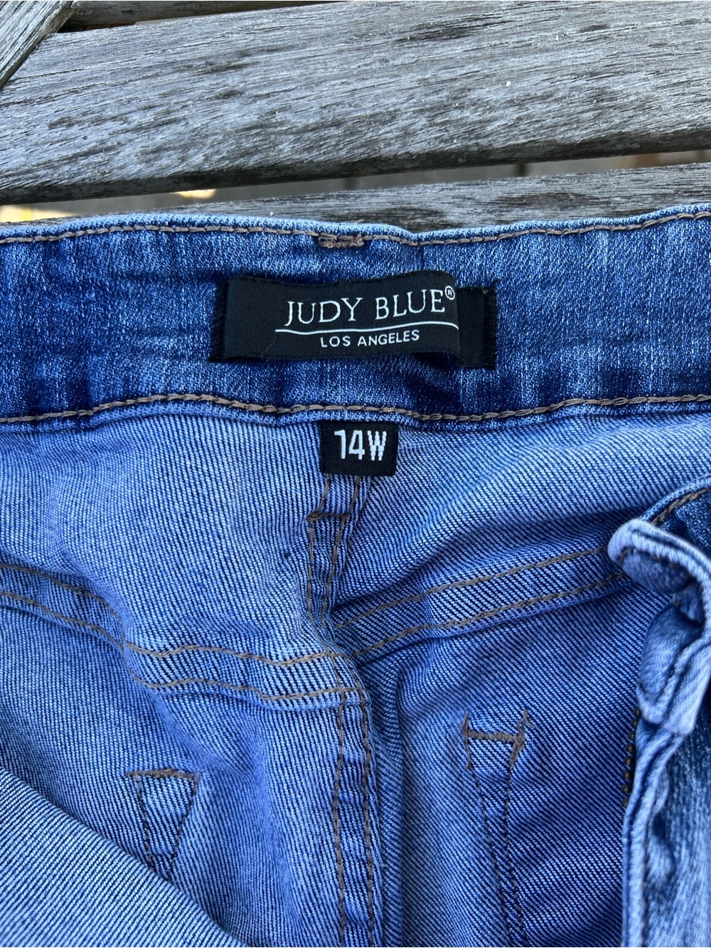 Judy Blue Relaxed Fit Blue Jeans (please note damage shown in 5th picture) - Picture 2 of 6